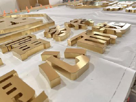 明光拉丝不锈钢字的特点。