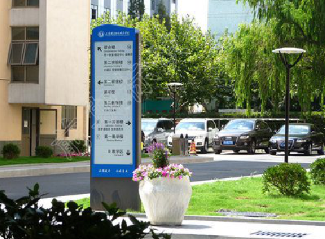 明光哪些因素影响宣传栏的制作？